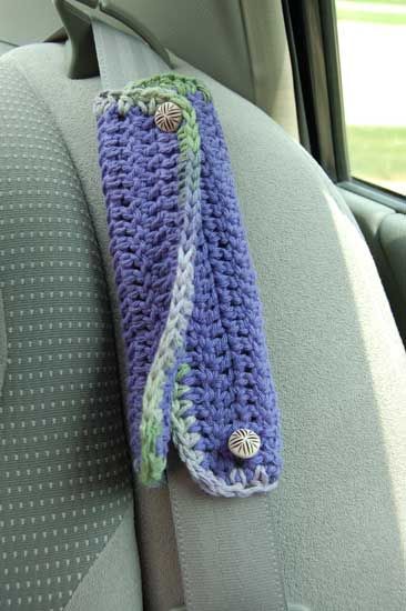 Seat Belt Cozy.  After having heart surgery I purchased something like this.  I still use it because it is so comfortable. Crochet Hoodies, Car Crochet, Crochet Car, Seat Belt Cover, Crochet Home, Love Crochet, Loom Knitting, Crochet Accessories, Crochet Gifts