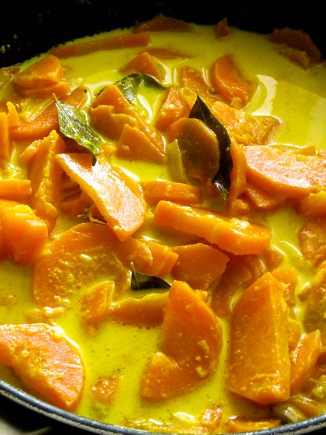 carrot cooked in coconut milk Carrot Curry Recipe, Indian Carrot Recipes, Srilankan Recipes, Srilankan Food, Carrot Curry, Cooking Without Oil, Spicy Carrots, Curry Night, Veg Curry