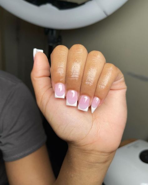 Nails With Pointy Pinky, Short Acrylic Nails For Braiders, Stiletto Pinky And Square Nails, Short Nails For Braiders, Hair Braider Nail Set, Flare Nail Designs, Braiders Nails Set Short, Cute Short Nails Acrylic Square Baddie, Short Braiders Nails