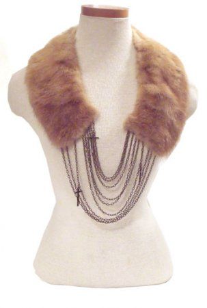 DIY fur necklace just add chains and charms of your choice to a fur collar! -from myvintagesecret.com Fur Scraps Ideas, Fur Necklace, Deer Halloween Costumes, Pearls Diy, Fur Accessories, Real Rose, 20s Fashion, Golden Necklace, Vintage Fur