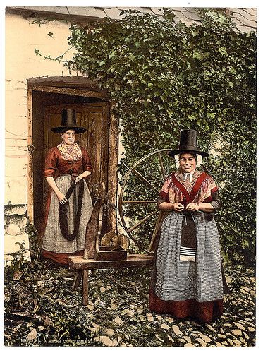 [Welsh spinners and spinning wheel, Wales] (LOC) | Flickr - Photo Sharing! Traditional Welsh Dress, Knitting Art, Spinning Wheels, National Dress, Postcard Collection, Spinning Wheel, North Wales, Colour Photograph, Folk Costume