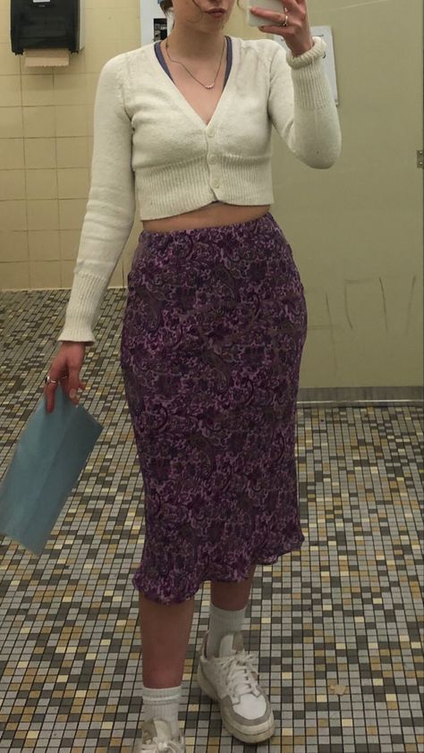 90s Midi Skirt Outfit, 80s Skirt Outfit, 90s Midi Skirt, 80s Skirt, Frilly Skirt, Inspo Fits, 90s Summer, Midi Skirt Outfit, Purple Paisley