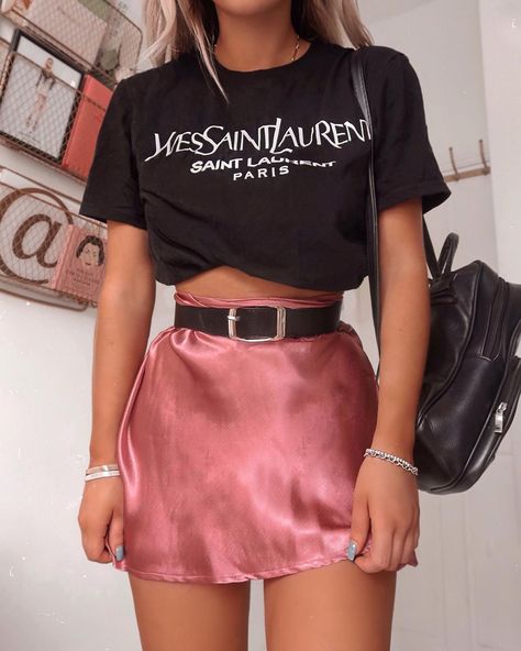 Trendy Pink Mini Skirt, Lydia Rose Outfits, Edgy Pink Outfits, Edgy Pink Aesthetic Outfit, Lydia Rose, Pink Ootd, Edgy Fitted Pink Skirt, Trendy High-waist Pink Mini Skirt, Pink Punk Style Summer T-shirt