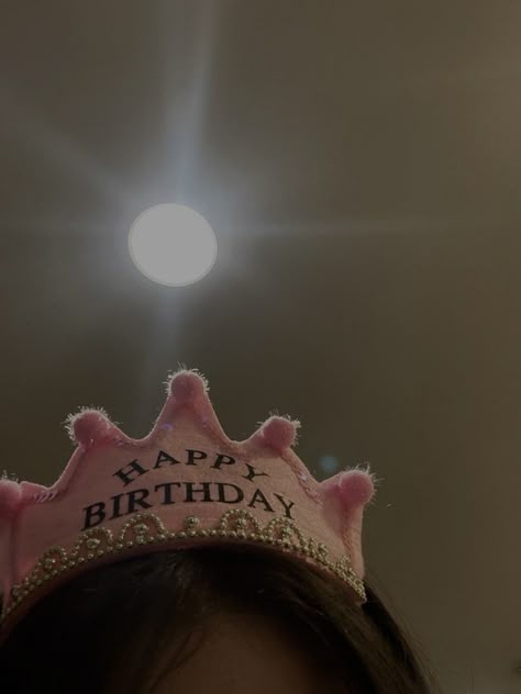 Birthday Queen Aesthetic, Birthday Icons Aesthetic, Birthday Crown Aesthetic, Birthday Pfp Aesthetic, Birthday Queen Crown, Birthday Pfp, Happy Birthday Crown, Taylor Aesthetic, Halloween Wallpaper Iphone Backgrounds