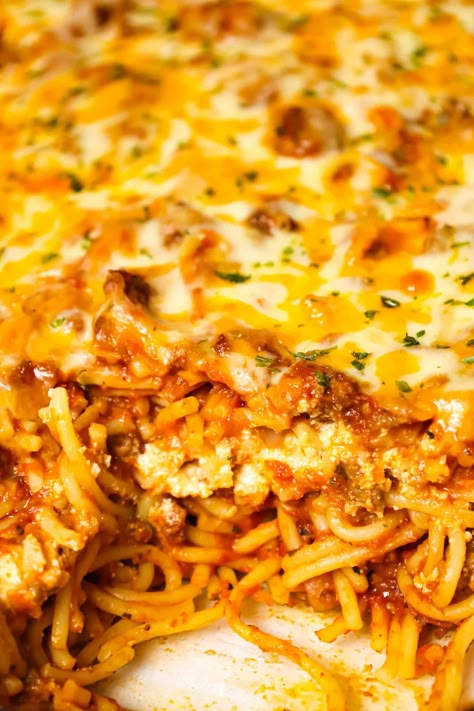 Southern Baked Spaghetti is a hearty baked pasta recipe loaded with ground beef, marinara, ricotta, parmesan, cheddar and mozzarella cheese. Spicy Chicken Chipotle Pasta, Easy Baked Spaghetti Recipe, Hearty Pasta Recipes, Easy Baked Spaghetti, Spaghetti Casserole Recipe, Baked Spaghetti Casserole, Spaghetti Recipes Easy, Baked Spaghetti Recipe, Chicken Parmesan Pasta