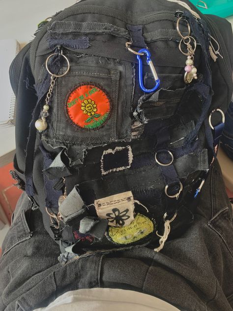 Punk Backpack, Customized Backpack, Punk Bag, Zombie Apocalypse Outfit, Folk Punk, Apocalyptic Clothing, Fresh Clothes, Patch Ideas, Crust Punk