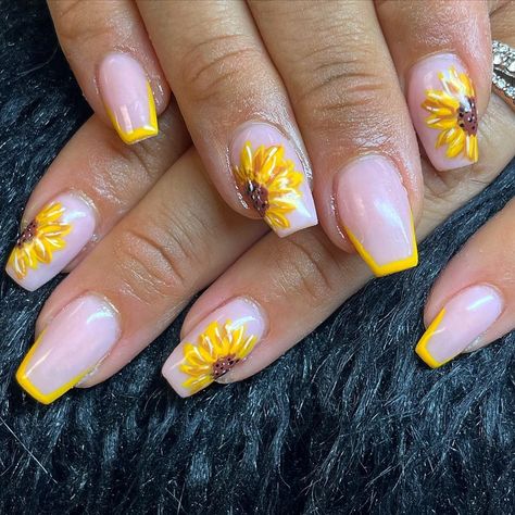 Summer is the time to get creative and bring brightness, positivity, and warmth to your nails, and what better way to do this than coffin sunflower nails? Get inspired by our roundup of the best nail design ideas with sunflowers on coffin nails. Sunflower Themed Nails, Black Nails With Sunflower Design, Nails With Sunflowers, Cute Sunflower Nails, Fall Sunflower Nails, Sunflower Nails Design, Sunflower Nail Ideas, Grad Nails, Bridesmaids Nails