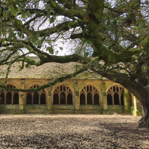 New College in Oxford Harry Potter Visuals, Harry Potter Script, Hogwarts Visuals, Shifting Hogwarts, Harry Potter Shifting, Hogwarts Shifting, Shifting To Hogwarts, Hufflepuff Aesthetic, Harry Potter Wall