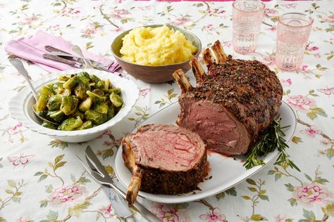 Prime Rib Is the Most Delicious Main Course for Your Christmas Dinnerthepioneerwoman Christmas Roast, Sliced Roast Beef, Rib Recipe, Prime Rib Recipe, Roast Beef Sandwiches, Special Occasion Food, Christmas Eve Dinner, Prime Rib Roast, Rib Roast