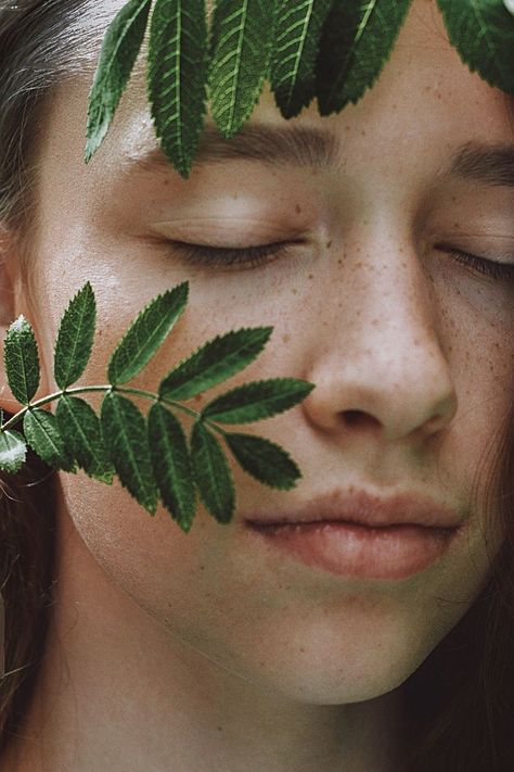 Nature Editorial, Natural Beauty Photography, Nature Photoshoot, Portrait Photography Women, Portrait Photos, Plant Photography, Art Tools Drawing, Lash Adhesive, Photoshoot Themes