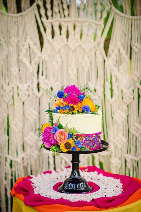 15 años mexicanos, aprende como organizar y decorar una Fiesta de 15 años mexicana, Pastel mexicano, pasteles para fiesta mexicana,  quinceañera mexicana, pastel con flores naturales,  tarta mexicana, pastel para fiesta mexicana, quinceañera, 15 años tema latino, ideas para xv años folkloricos, 15 años mexicano decoracion moderna, fiesta para quince años, temas de 15 años, como decorar la fiesta de 15 mexicana, #quinceañera, #15añosmexicanos, #xvañosmexicanos, #15años, Mexican Themed Cakes, Wedding Mexican, Mexican Cake, Colorful Wedding Cakes, Mexican Birthday Parties, Festival Themed Wedding, Mexican Themed Weddings, Fiesta Cake, Mexican Fiesta Party