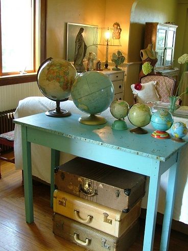 . Globe Projects, Distressed Table, Turquoise Table, Armchair Travel, Globe Art, Sala Grande, Old Suitcases, Vintage Suitcases, Globe Decor