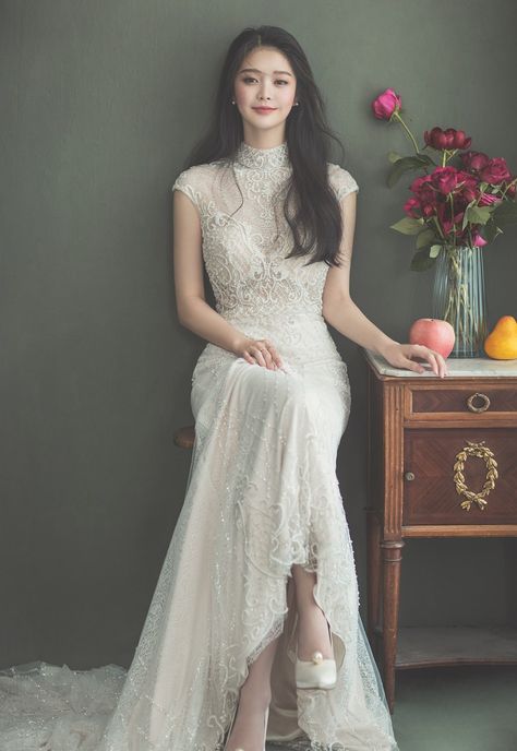 Wedding Ideas Korean, Korean Actress Wedding Dress, Korean Style Wedding Dress, Korean American Wedding, Wedding Dresses Korean Style, Bridesmaid Dresses Korean, Korean Wedding Dress Simple, Korean Wedding Dresses, Wedding Dress Korean Style