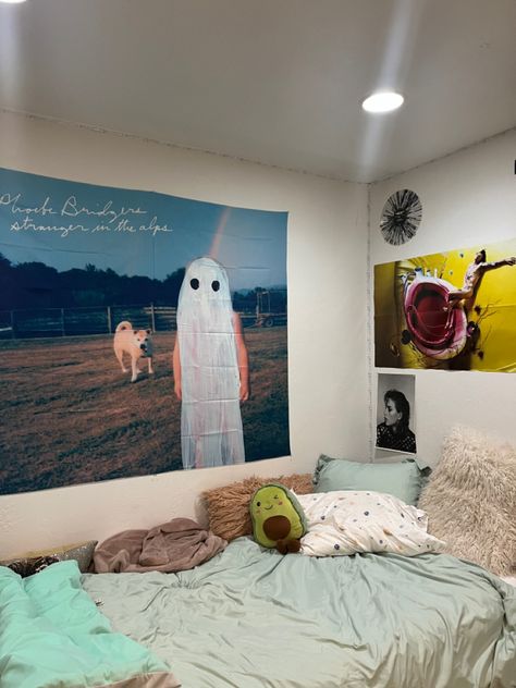 Phoebe Bridgers Room Decor, Phoebe Bridgers Room, Phoebe Core, Phoebe Bridgers, Artist Aesthetic, Dream House Rooms, Room Makeover Inspiration, House Room, Moving Out