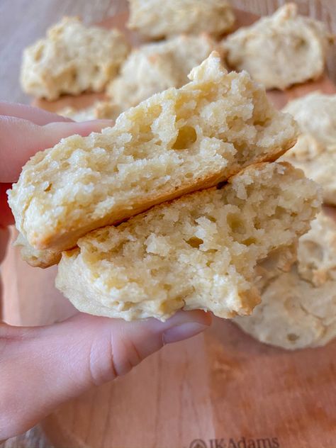 6 Ingredient Vegan Drop Biscuits - Peanut Butter and Jilly Vegan Drop Biscuits, Vegan Gf Recipes, Biscuits Buttermilk, Maple Butter Recipe, Easy Drop Biscuits, Gluten Free Vegan Bread, Refined Sugar Free Desserts, Drop Biscuits Recipe, Vegan Cheddar Cheese