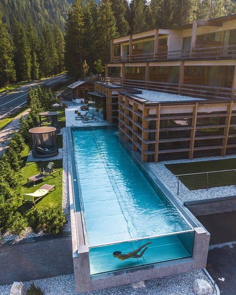 Architecture & Design on Instagram: “#archdesigndaily Amazing Infinity Edge Pool at the Hotel Cristallo //📍#AltaBadia #Italy // 📸: @_dgtravel_ . 👉Follow @arch.design.daily for…” Dream Nature, Best Travel Insurance, Europe Italy, Glass Pool, Loft Industrial, Infinity Edge Pool, Real Estates Design, Water Pool, Expensive Houses