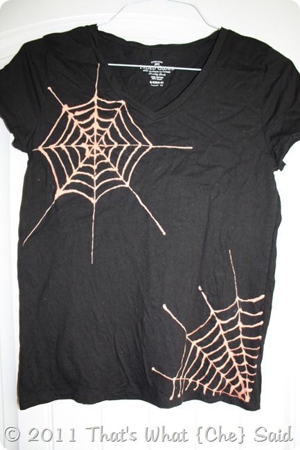 spider web halloween shirt using a bleach pen Bleach Tshirt Ideas, Halloween Bleached Shirts, Bleach Tshirt Designs, Bleach Clothes Design, Bleach Pen Shirt, Bleached Clothing, Winx Redesign, Bleached Clothes, Bleach Tshirt