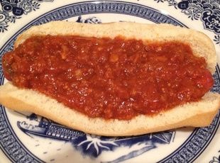 Try Spanish Dog Sauce! You'll just need Spanish Dog Sauce, Ingredients, 2 pounds Ground Beef, 3/4 cups Water, 2 cups Ketchup, 4-1/2 teaspoons Chili Powder... Chili Dog Sauce, Pot Simmer, Hot Dog Sauce Recipe, Hotdog Chili Recipe, Coney Sauce, Beer Stand, Hot Dog Sauce, Hot Dog Chili, Burger Dogs