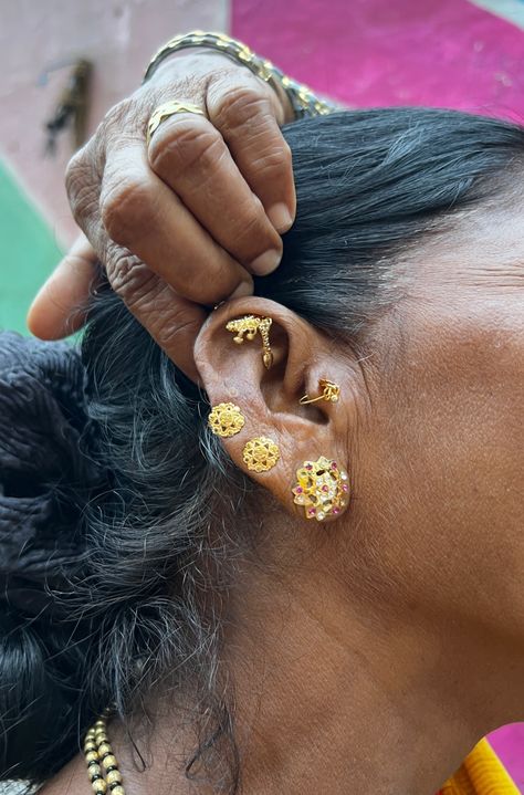 Indian Piercing Ear, Stretched Ears Black Women, Ear Piercings Inspo Baddie, Girly Jewellery, Indian Piercing, Belly Button Piercing Jewelry, Cool Ear Piercings, Face Piercings, Belly Dance Outfit