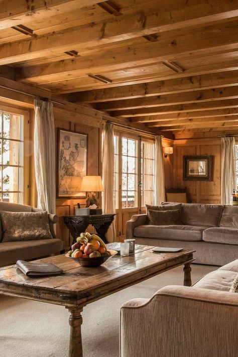 Cosy Wooden Living Room, Rustic Chalet Living Room, Wooden Wall Living Room Ideas, Cottage Mountain Interior, Wooden House Living Room, Log Wall Interior, Switzerland Interior Design, Alpine Living Room, Chalet Living Room Ideas