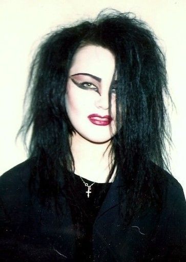 Trad Goth girl
Goth makeup
Goth aesthetic Gothic Subculture, Dark Gothic Fashion, Types Of Goth, Traditional Goth, Rocker Hair, Gothic Culture, 80s Goth, 90s Goth, Goth Subculture