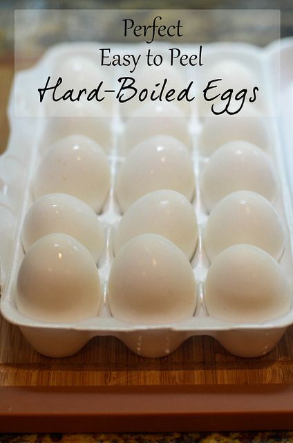 Hard Boiled Eggs Easy Peel, Peeling Boiled Eggs, Ranch Deviled Eggs, Easy Hard Boiled Eggs, Peeling Hard Boiled Eggs, Making Hard Boiled Eggs, Perfect Hard Boiled Eggs, Boiled Egg Diet, Cooking Club