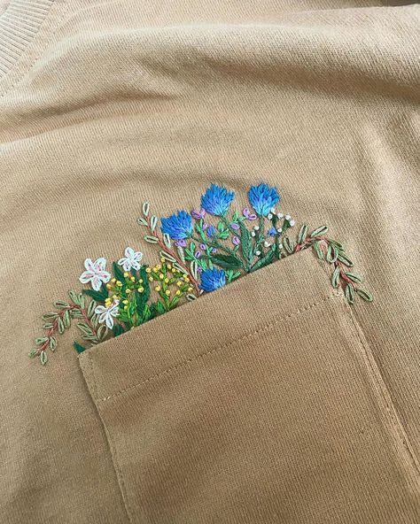 Little pocketful of flowers 💐 embroidered as a gift #embroidery | Instagram Embroidery Pocket Design, Embroidery Motifs Unique, Front Pocket Embroidery, Pocket Embroidery Design, Embroidery On Pockets, Embroidery Jeans Diy, Bts Cake, Gift Embroidery, Simple Hand Embroidery Patterns