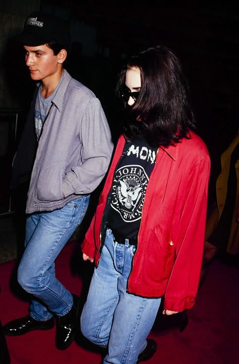 halloween - ‘90s Winona Ryder 90s Grunge Chic, Winona Ryder Halloween Costume, Winona Ryder Outfits, 90s Dark Fashion, 90s Celebs, Grunge Halloween Costume, 90s Inspired Halloween Costumes, Winona Ryder Style, Winona Ryder 90s