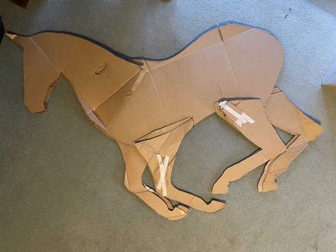 Schleich Crafts, Paper Mache Horse, Horse Pinata, Scarecrow Contest, Horse Template, Homecoming Floats, Pallet Dog Beds, Wild West Theme, Quick And Easy Crafts