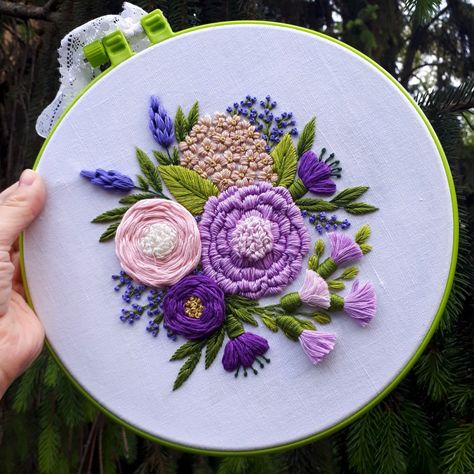 Top Embroidery Designs, Simple Flower Embroidery Designs, Background Embroidery, Cushion Embroidery, Top Embroidery, Ribbon Embroidery Tutorial, Floral Embroidery Patterns, Wool Embroidery, Embroidery Videos