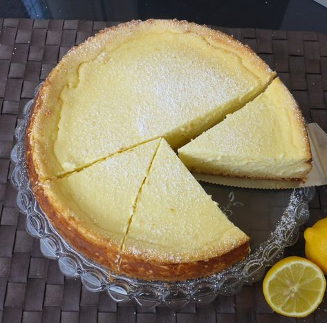 Best Lemon Cheesecake, Cheesecake With Sour Cream, Cake Boss Recipes, Sour Cream Cheesecake, Yummy Cheesecake, Cookie Toppings, Cheesecake Toppings, Birthday Cakes For Teens, Best Cheesecake