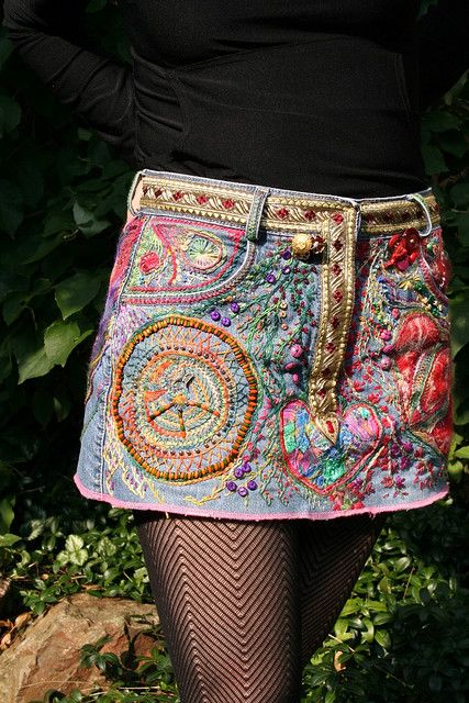 "Groovy Skirt" - My sister and I dressed like this all the time, back in the incredible 60's! Vestiti In Jeans, Estilo Hippy, Diy Vetement, Estilo Hippie, Jeans Diy, Old Jeans, Embroidered Skirt, Hippie Outfits, Beautiful Skirts