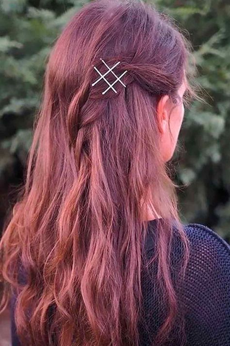 18 Bobby Pin Ideas to Compliment the Style | LoveHairStyles.com Hair Romance, Bobby Pin Hairstyles, Pin Hair, Open Hairstyles, Peinados Fáciles Para Cabello Corto, Have Inspiration, Bobby Pin, Trending Hairstyles, Hair Art