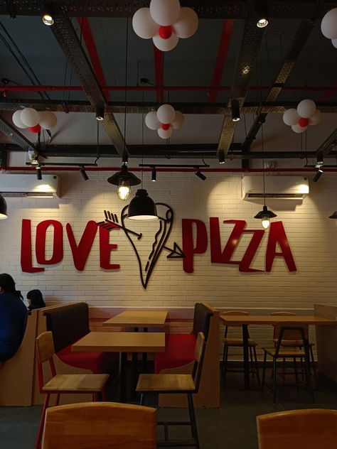 Pizza Place Interior Design, Pizza Shop Interior Design, Small Pizza Shop Design, Pizza Store Design, Burger Marketing, Pizzaria Delivery, California Burger, Pizzeria Design, Pizza Store