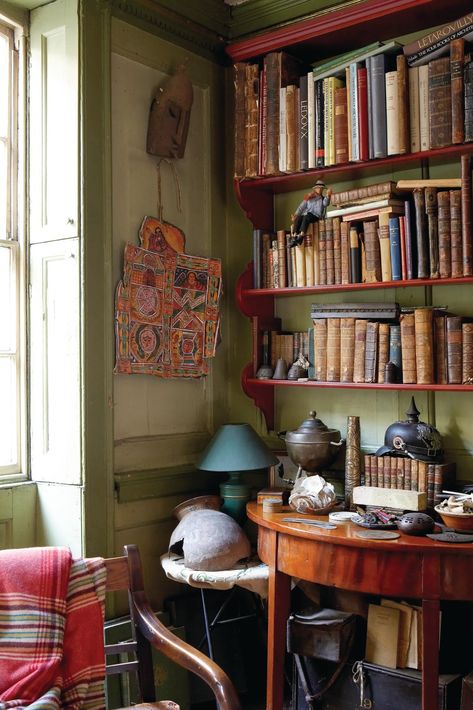 Inside Dan Cruickshank's Georgian home - Homes and Antiques Georgian Restoration, Quirky Home Office, Traditional Home Offices, Display Collections, 18th Century House, Traditional Home Office, Green Dining Room, Period Living, Georgian Townhouse