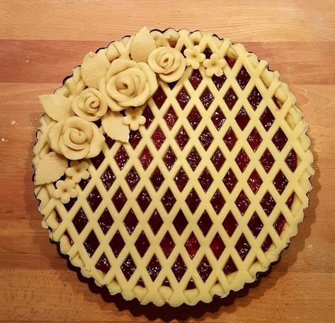 Pie Top Designs, Creative Pie Crust, Pretty Pie Crust, Fancy Pie Crust, Pie Crust Art, Beautiful Pie Crusts, Creative Pies, Lattice Pie Crust, Decorative Pie Crust