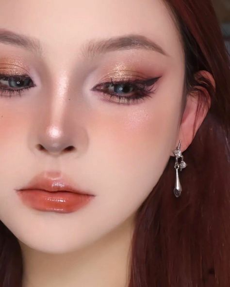 Douyin makeup #douyin #makeup Gold Douyin Makeup, Makeup Douyin, Debut Ideas, Douyin Makeup, Pre Debut, Aesthetic Makeup, Makeup Inspo, Makeup Inspiration, Body Care