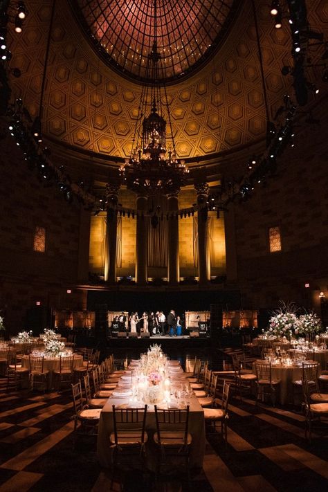 There are so many historic Manhattan wedding venues. The venues here are unique with skyline views, top-notch services, and more. Learn all about the best New York wedding venues Manhattan in this blog post. New York Wedding Aesthetic, Us Wedding Venues, Wedding Venues New York, Manhattan Wedding Venues, Rooftop Reception, Vintage Wedding Venues, Hudson Valley Wedding Venues, City Wedding Venues, Nyc Wedding Venues