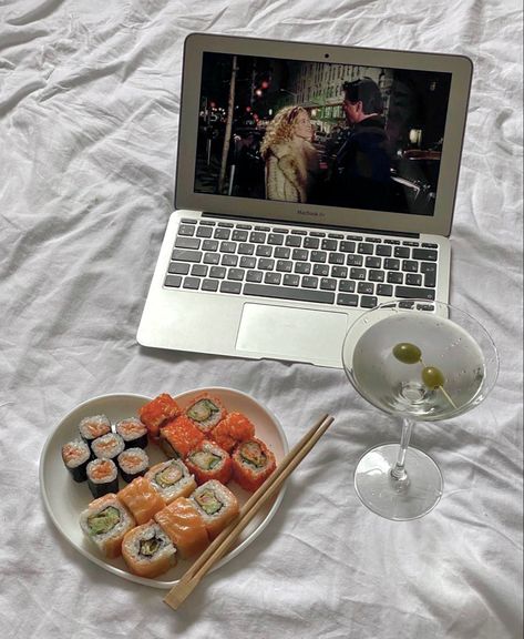 Sushi Movie Night, Movie Night Vibes, Movie Night Snacks Aesthetic, Laptop Movie Night, Sushi Night Aesthetic, Night At Home Aesthetic, Sushi Night At Home, Solo Movie Night, Sushi Pictures