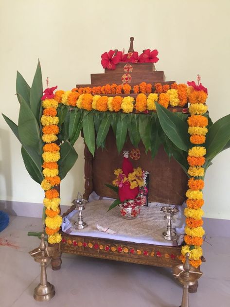 Sathyanarayana Pooja Decoration At Home, Mandir Decoration, Pooja Decoration, Thali Decoration Ideas, House Main Door Design, Janmashtami Decoration, Ganapati Decoration, Diwali Decorations At Home, Decoration For Ganpati