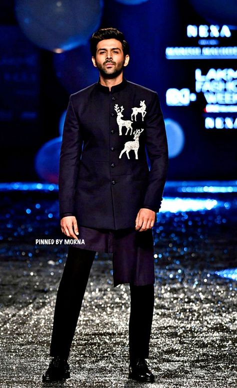 Manish Malhotra - India 🇮🇳 Manish Malhotra Men, Manish Malhotra Menswear, Manish Malhotra Dresses, Sheesh Mahal, Indian Wedding Clothes For Men, Embroidery Business, Men Fashion Week, Indian Groom Wear, Wedding Dresses Men Indian