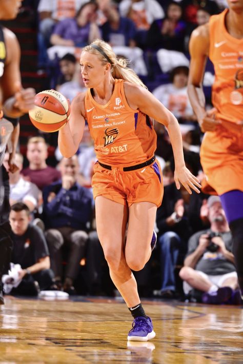 Basketball Team Pictures, Phoenix Mercury, Team Pictures, National Basketball Association, Wnba, Sports Stars, Slam Dunk, Womens Basketball, Basketball Teams