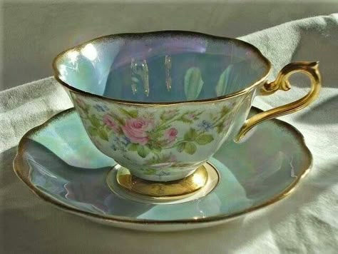 Tea Cup & Saucer Pretty Tea Cups, Pretty China, Cuppa Tea, Pretty Cups, Vintage Teacups, Teapots And Cups, Vintage Cups, Antique Tea, China Tea Cups