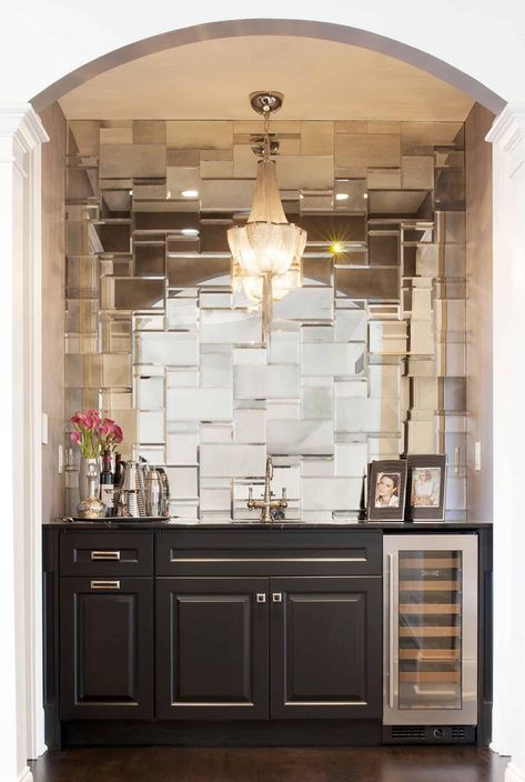 Outdated Home Trends That Could Be Making A Comeback Mirrored Kitchen Backsplash, Diy Home Bar Ideas, Mirror Tile Backsplash, Bar Backsplash, Mirrored Tile, Modern Home Bar, Bevelled Mirror, Desain Pantry, Home Bar Design