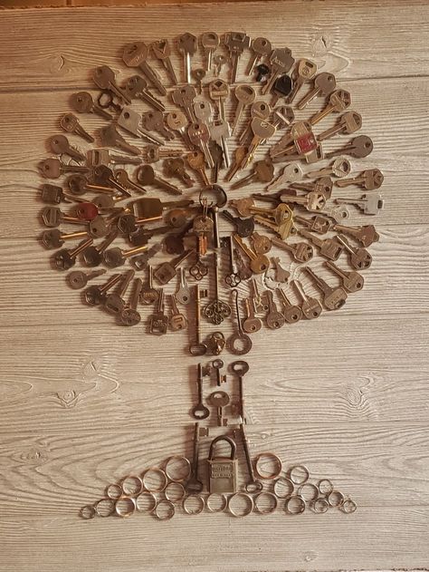 Key Upcycle Diy Projects, Art With Keys Ideas, Projects With Keys, Diy Old Keys Projects Ideas, Key Crafts Ideas, Found Objects Sculpture, Old Keys Crafts Diy, Key Art Projects, Key Sculpture