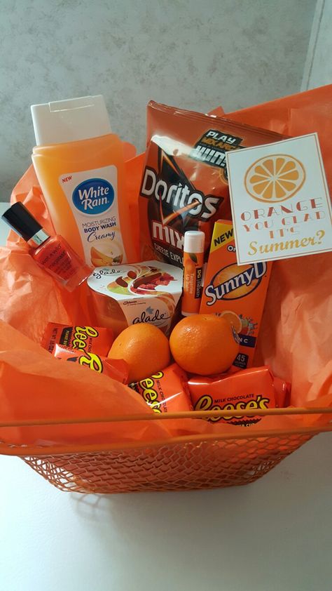 "Orange you glad it's summer" Teacher Appreciation gift. Orange basket filled with fun orange items Box Of Orange Gift Ideas, Orange Easter Basket, Orange Birthday Box Ideas, Orange Gifts Ideas, Orange Box Gift Ideas, Orange Color Party Basket, Color Themed Gift Baskets Green, Colored Gift Baskets, Orange Snack Basket