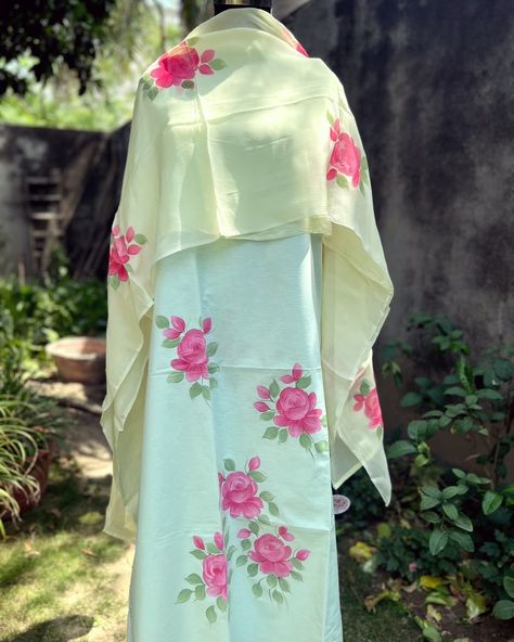 Pink roses hand painted on a pastel green linen suit with pastel yellow organza dupatta. Hand Painted Suits, Green Linen Suit, Handpainted Suits, Linen Dupatta, Hand Painted Dress, Paint Flowers, Brush Paint, Hand Painted Clothing, Hand Painted Sarees