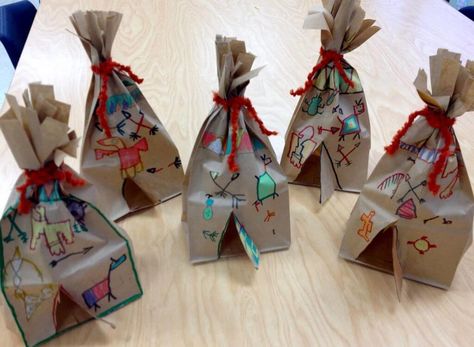 Native American Art Projects, Thanksgiving Centers, Native American Projects, Paper Bag Crafts, Thanksgiving Preschool, Folding Origami, Thanksgiving Art, Fun Arts And Crafts, Native American Crafts