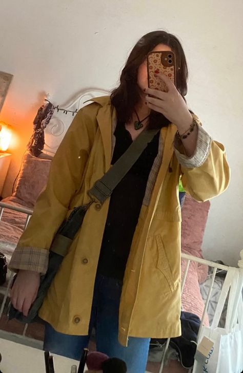 Coraline Raincoat Outfit, Yellow Raincoat Outfit Aesthetic, Coraline Clothes Aesthetic, Coraline Outfit Inspiration, Yellow Raincoat Aesthetic, Coraline Yellow Raincoat, Coraline Closet, Coraline Outfit Ideas, Coraline Outfit Aesthetic