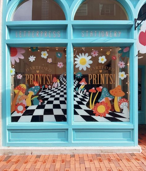 Salon Storefront Windows, Small Shop Window Display Ideas, Instagramable Wall Ideas, Shop Window Art, Retail Window Display Ideas, Storefront Window Display, Print Shop Ideas, Art Studio Decor, Storefront Display